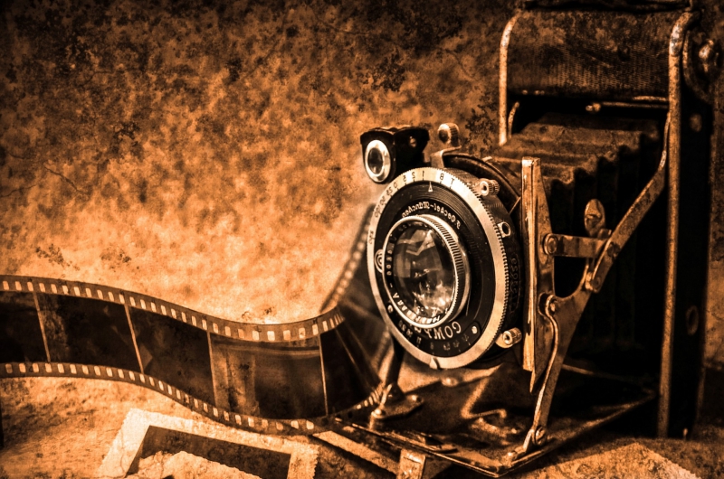 photographe-OLLIOULES-min_light-wood-night-camera-photography-vintage-1245236-pxhere.com